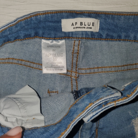 High waist ripped denim shorts size M - Picture 3 of 3